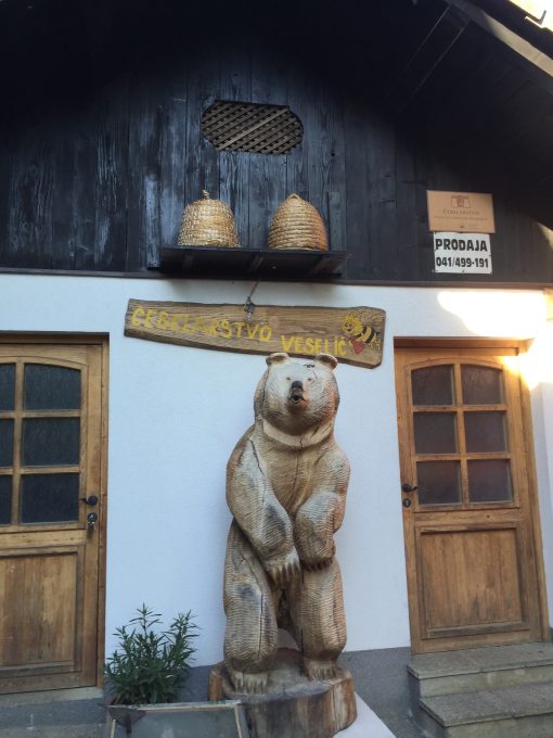 Learn about beekeeping at Čebelarstvo Veselič in Metlika, Slovenia 