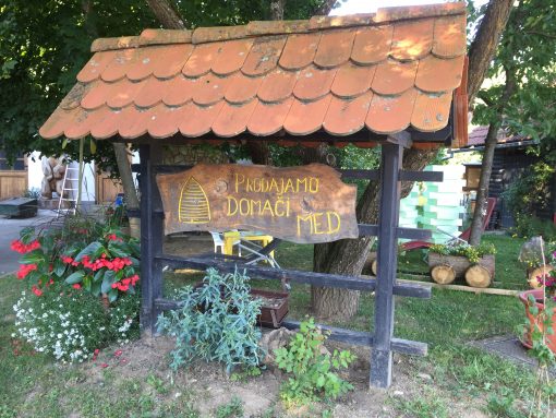 Local Honey for sale at Čebelarstvo Veselič in Metlika, Slovenia 