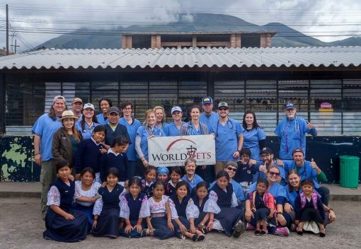 World Vets Ecuador team of volunteers